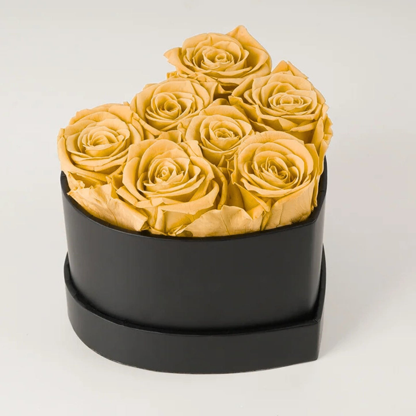 Caja de rosas de corazón eterno con 7 rosas eternas