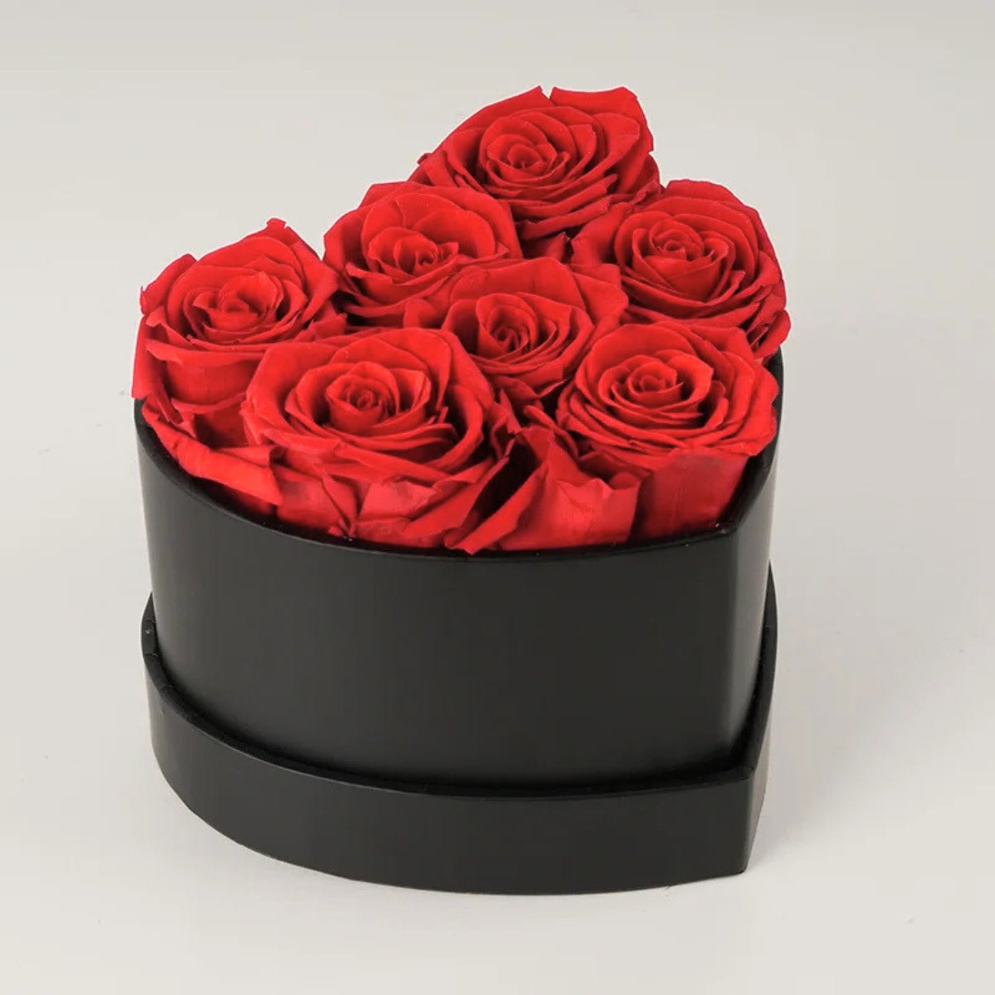 Caja de rosas de corazón eterno con 7 rosas eternas