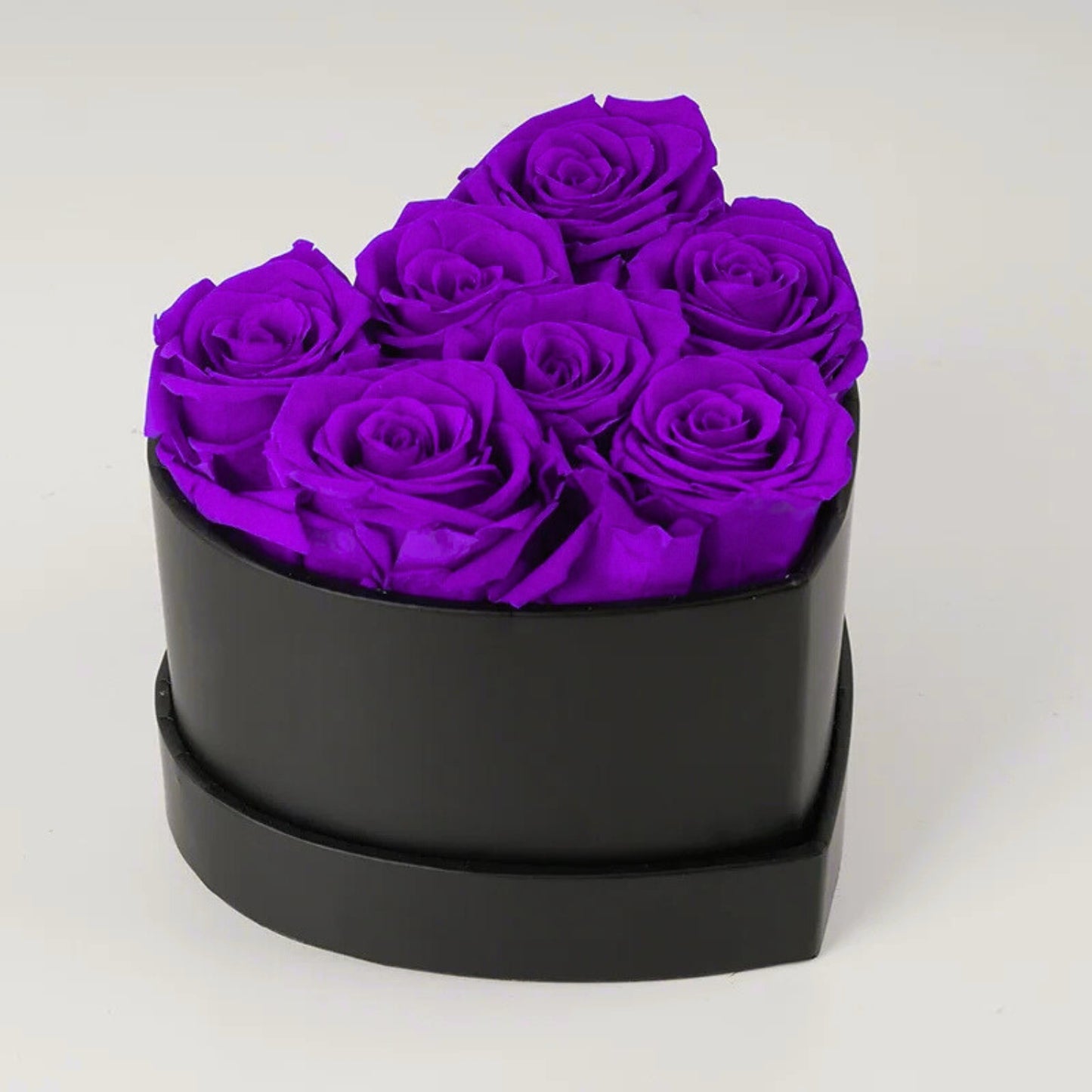 Caja de rosas de corazón eterno con 7 rosas eternas