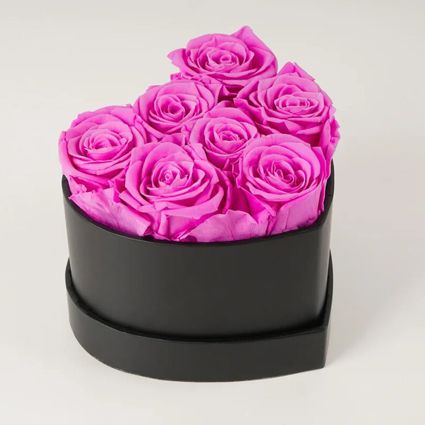 Caja de rosas de corazón eterno con 7 rosas eternas