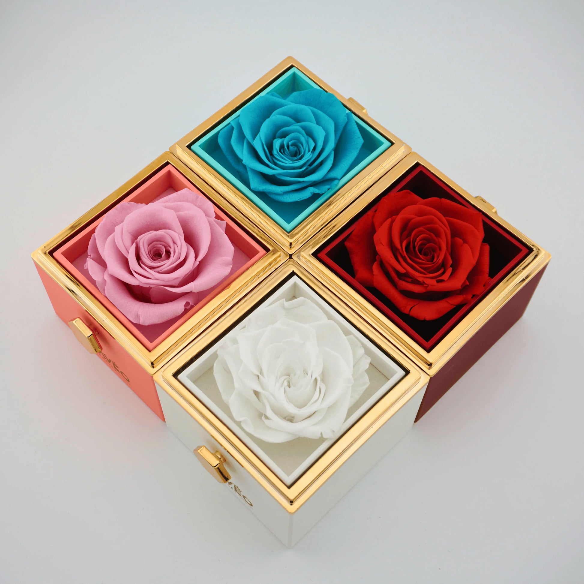 Rotating Forever Rose Box - W/ Promise Ring - Swaveo Jewelry